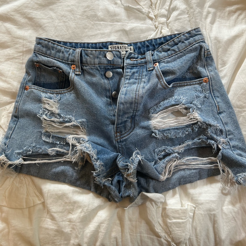 Signature 8 size small denim shorts